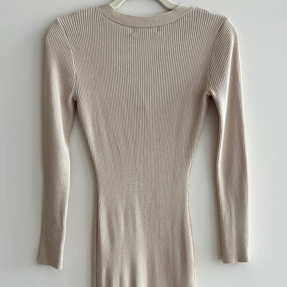 Almost Famous Ribbed Bodycon Long Sleeve Button Down V-Neck Midi Dress, Medium - Picture 9 of 13